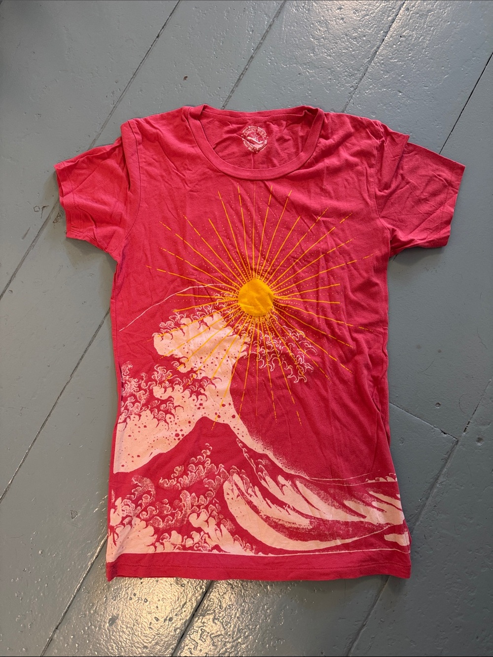 Lucky Fish women’s Pink Graphic Tee with Sun & Wave Print